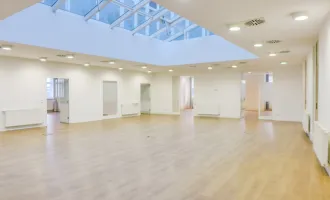            Mitten im Zentrum - großzügige Büroetage in repräsentativem Stilaltbau - HMZ €13,90/qm
    